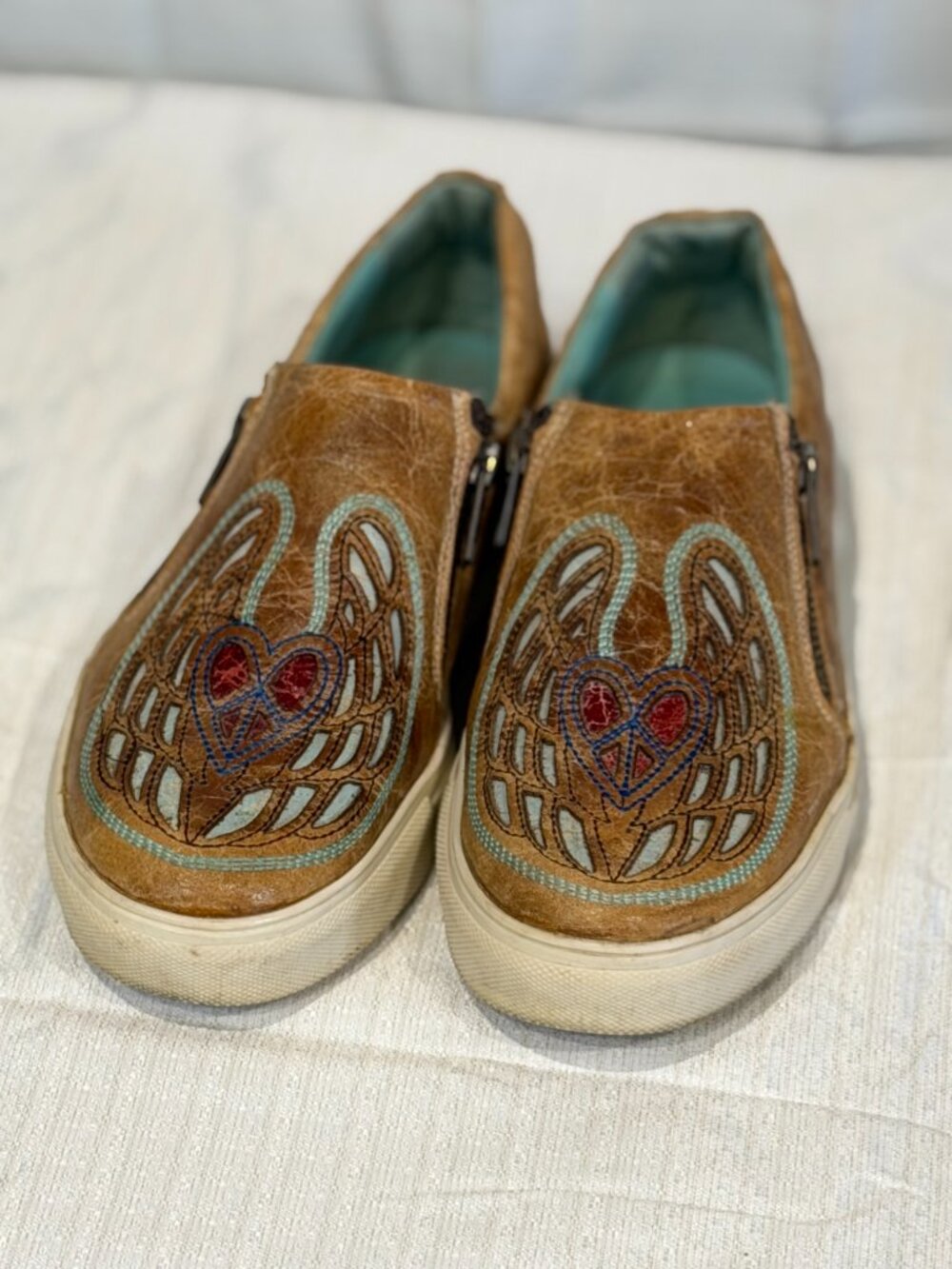 Corral Distressed Tan Winged Heart Zip Casual Shoes E1553 Size 8 - Picture 2 of 7